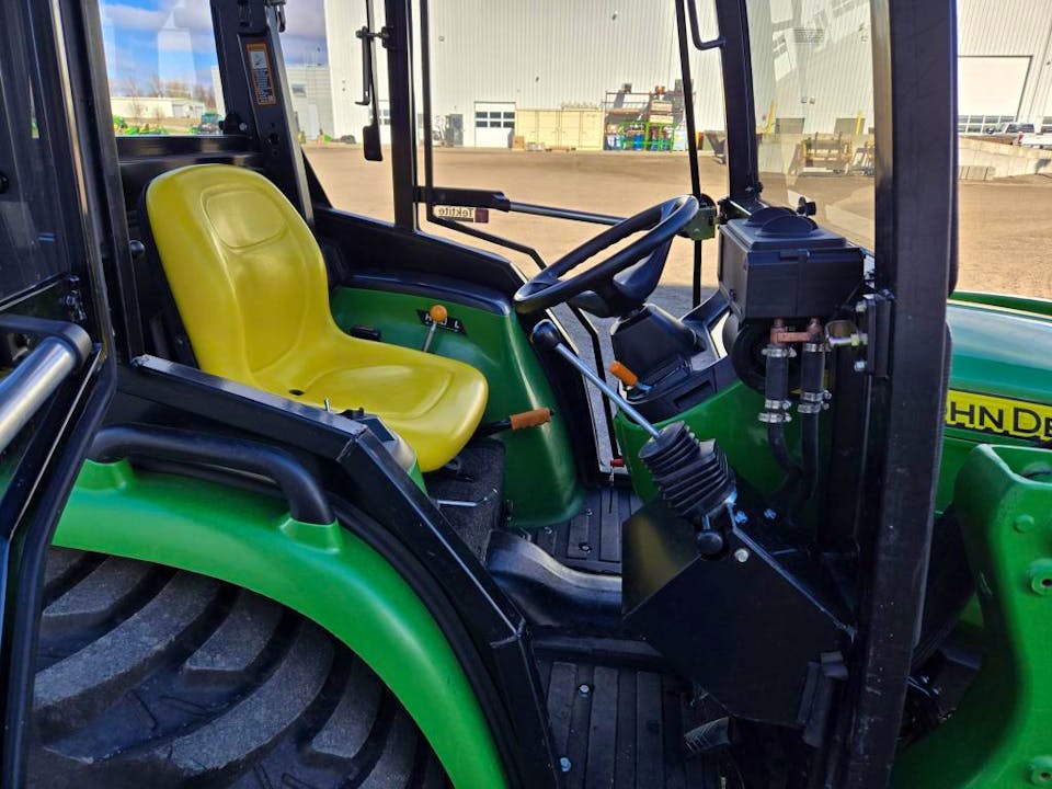 John Deere 300-E – 2020 avec chargeur
