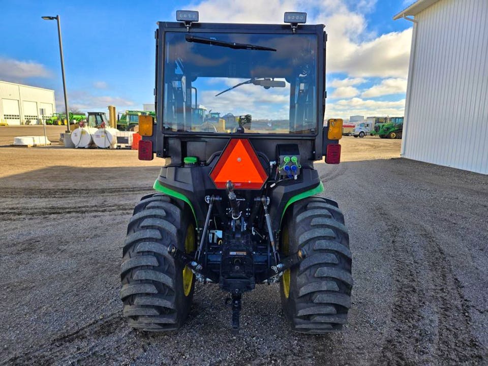 John Deere 300-E – 2020 avec chargeur