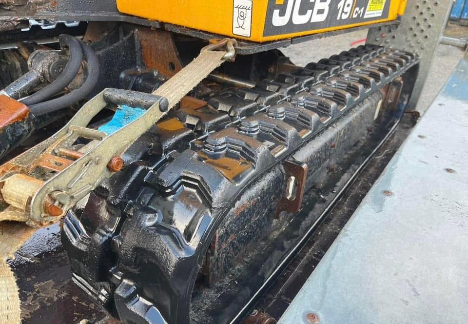Mini pelle JCB 19C-1 – 2018 – 1,92 t – 912 h – Avec remorque
