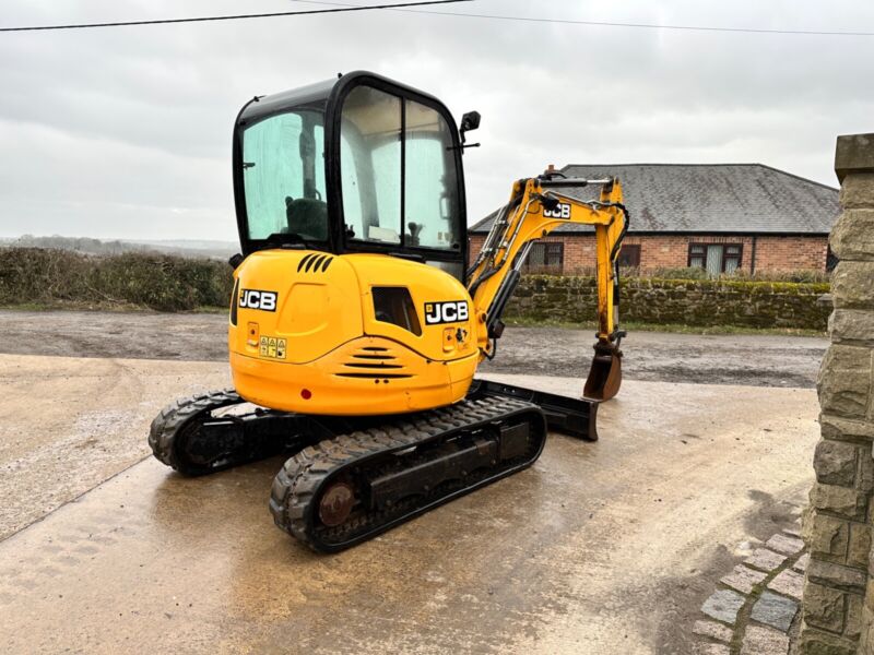 Équipement compact JCB 8030ZTS – 2012 – 2,8 t – 3 216 h