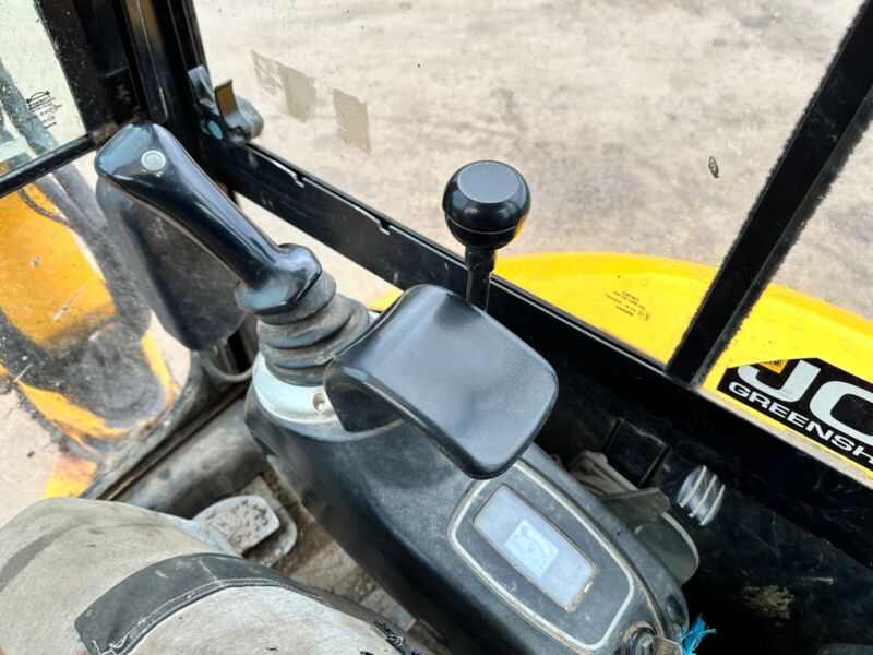 Équipement compact JCB 8030ZTS – 2012 – 2,8 t – 3 216 h