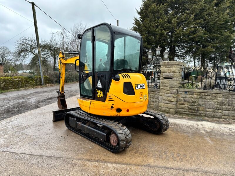 Équipement compact JCB 8030ZTS – 2012 – 2,8 t – 3 216 h