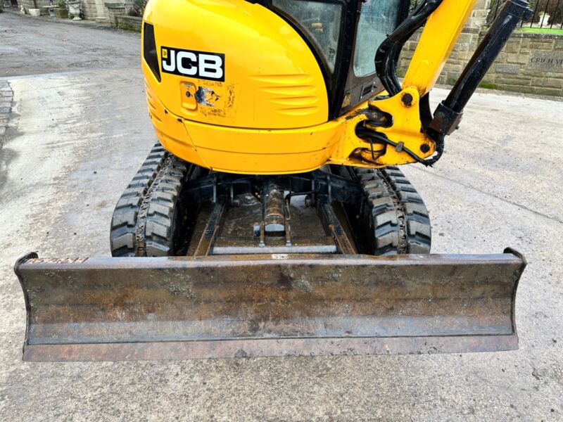 Équipement compact JCB 8030ZTS – 2012 – 2,8 t – 3 216 h