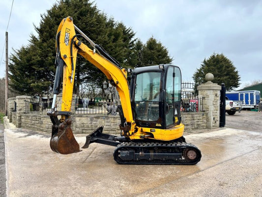 Équipement compact JCB 8030ZTS – 2012 – 2,8 t – 3 216 h