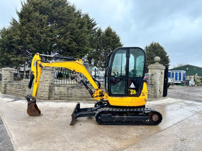 Équipement compact JCB 8030ZTS – 2012 – 2,8 t – 3 216 h