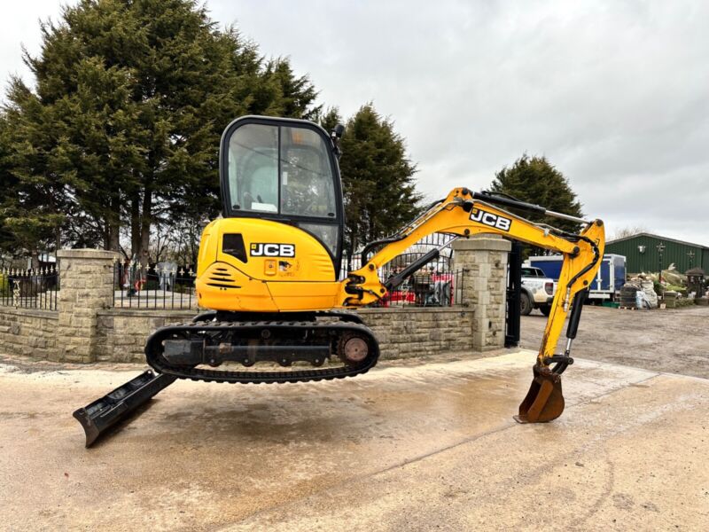 Équipement compact JCB 8030ZTS – 2012 – 2,8 t – 3 216 h