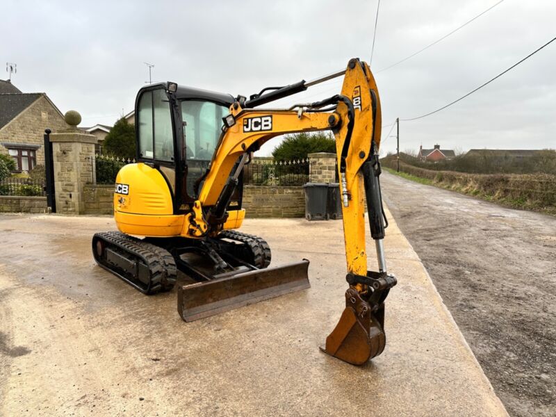 Équipement compact JCB 8030ZTS – 2012 – 2,8 t – 3 216 h