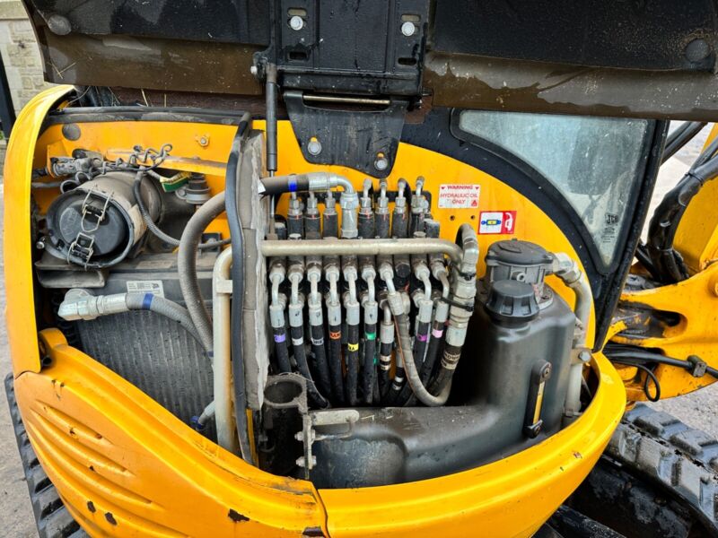 Équipement compact JCB 8030ZTS – 2012 – 2,8 t – 3 216 h