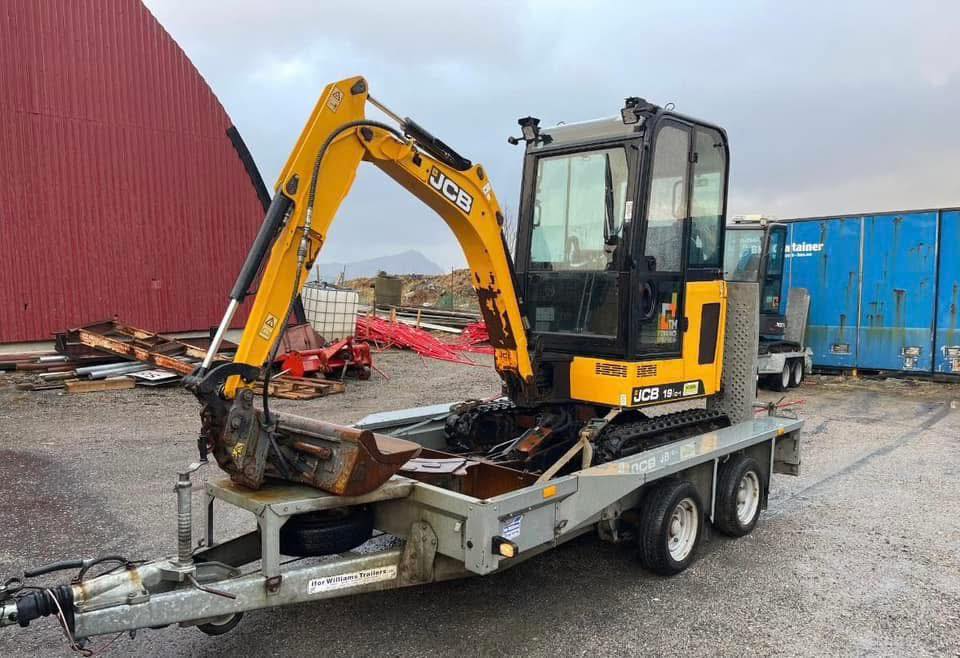 Mini pelle JCB 19C-1 – 2018 – 1,92 t – 912 h – Avec remorque