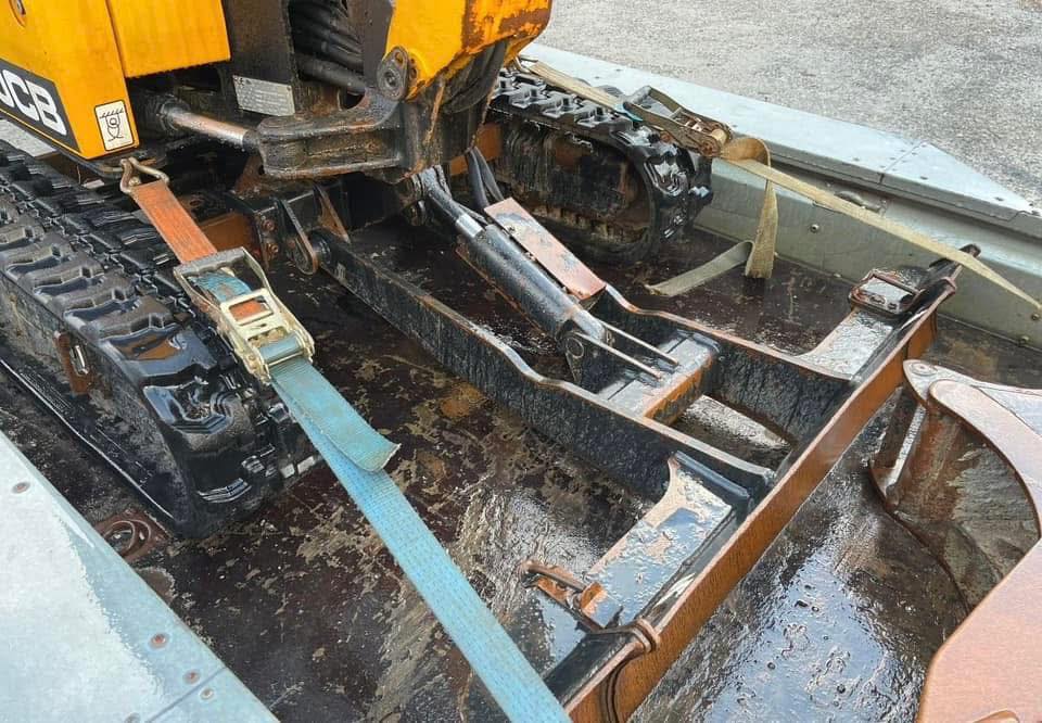Mini pelle JCB 19C-1 – 2018 – 1,92 t – 912 h – Avec remorque